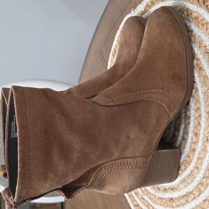 WHITE MOUNTAIN SUEDE LEATHER BERNATA ANKLE BOOTS CHESTNUT SZ 8